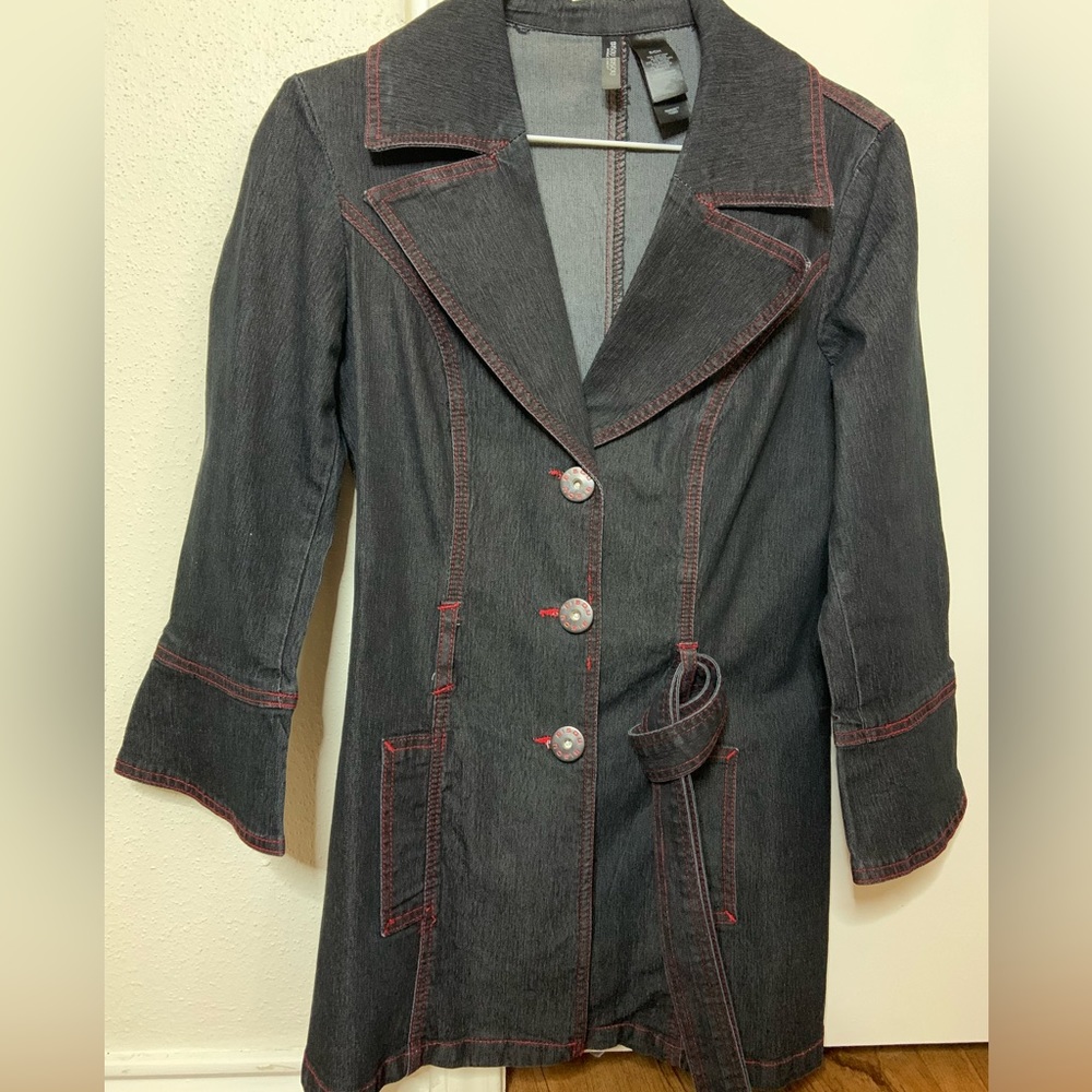 Lightweight dark grey and red BISOU BISOU 3 quarter sleeve collared jacket.